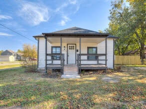 Building Photo - 146 N Donald Ave