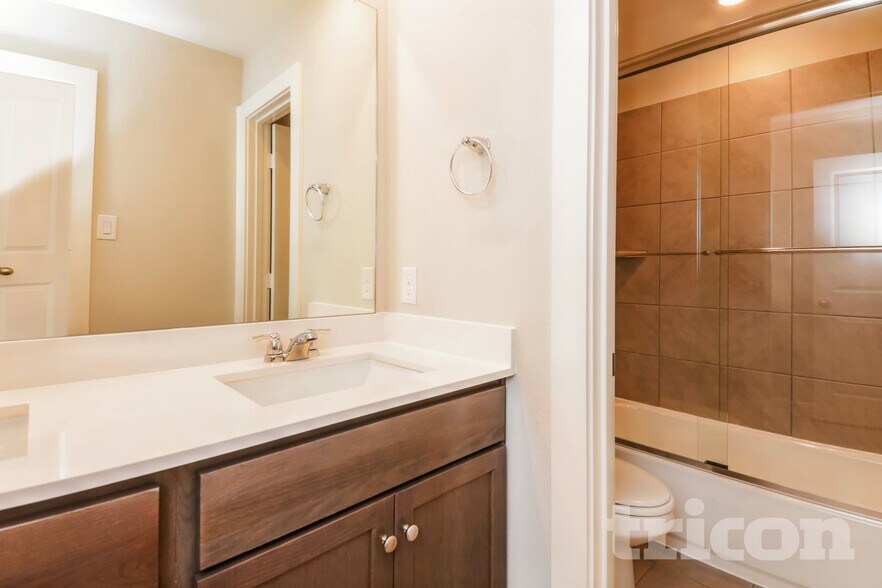 Building Photo - 2552 Finch Holw Dr