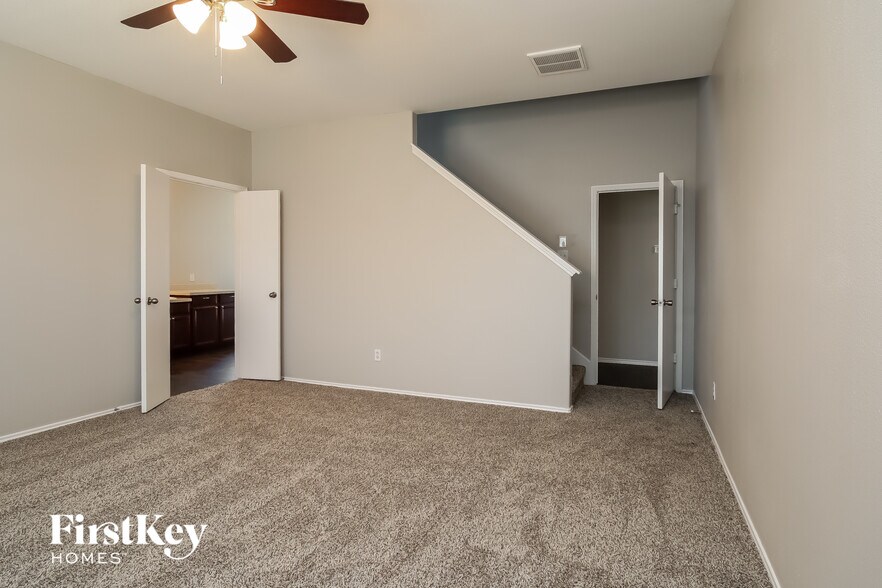 Building Photo - 8610 Sunny Gallop Dr