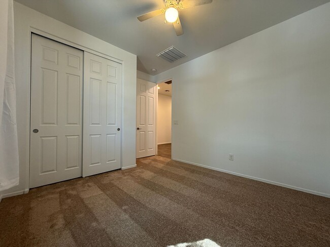 Building Photo - Laveen, Gated Community, 3 bed, 2 bath Gre...