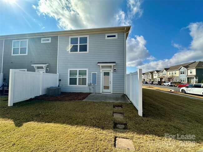 Building Photo - 403 Wescott St