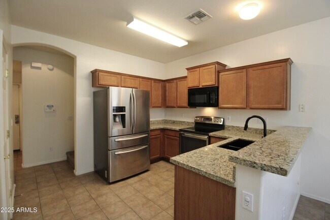 Building Photo - 2600 E Springfield Pl