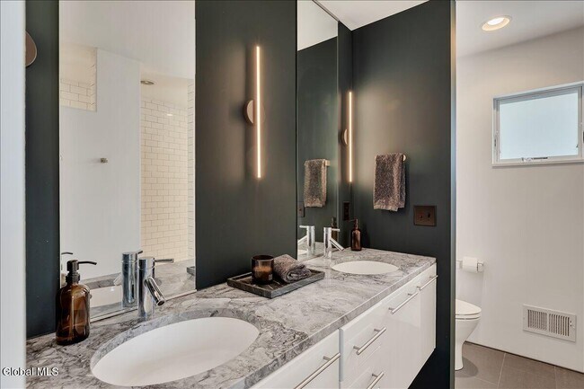 Building Photo - 18 Granite St