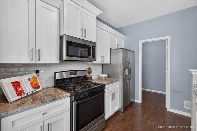 Building Photo - 1286 W Black Wolf Rd