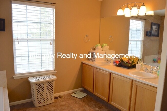 Building Photo - 10299 Willowbridge Ct