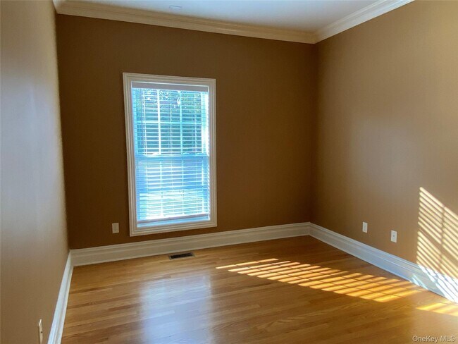 Building Photo - 16 Nicole Ct