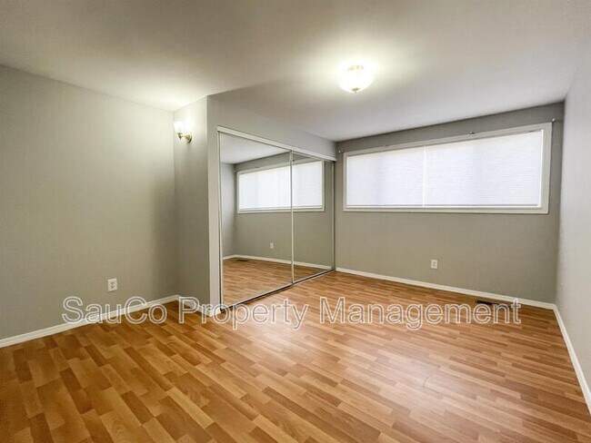 Building Photo - 1734 NE Bryant St