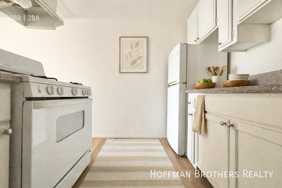 Building Photo - 316 E Hyde Park Blvd