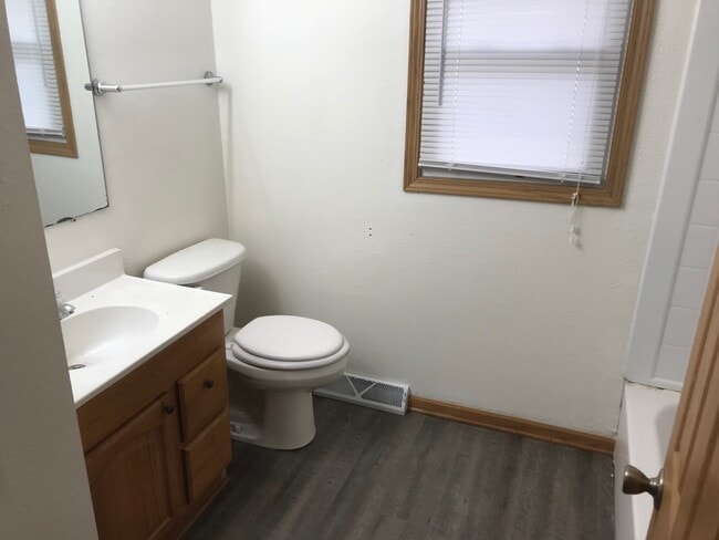 Building Photo - 10441 W Donna Dr