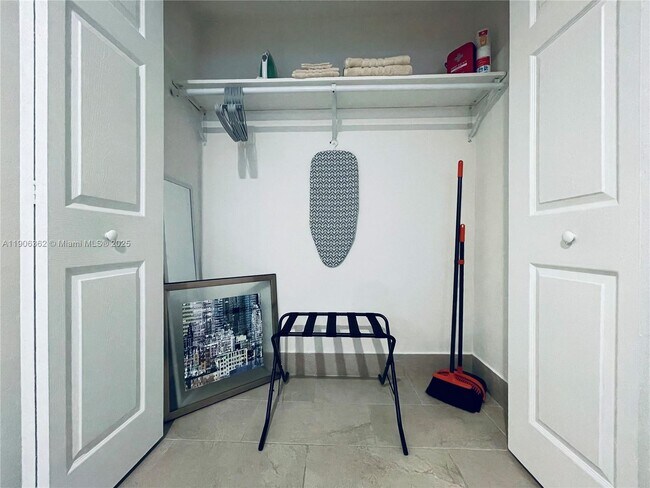 Building Photo - 343 Menores Ave