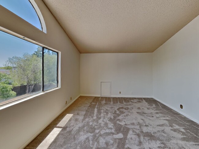 Building Photo - Antioch 3 Bedroom/2.5 Bathroom Home Availa...