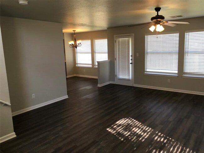 Building Photo - 905 Double File Cove