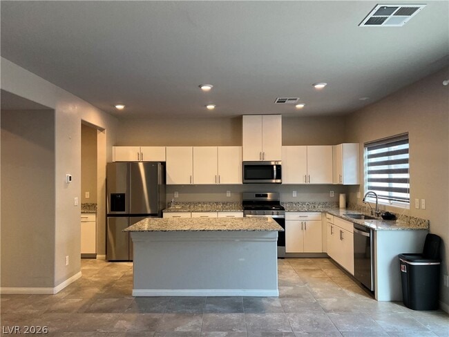 Building Photo - 7521 Dragonfruit Ave
