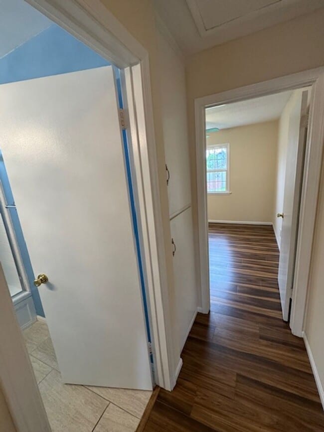 Building Photo - Beautiful 3 bedroom 2 bath HOME . . .  Clo...