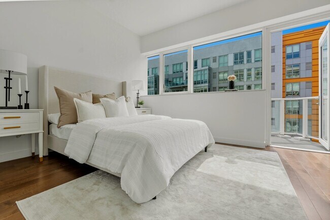 Building Photo - 800 AVENUE AT Port