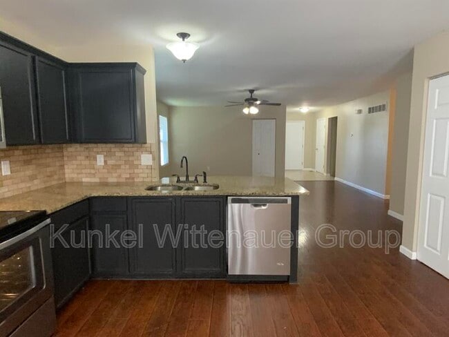 Building Photo - 108 Meadowcrest Dr