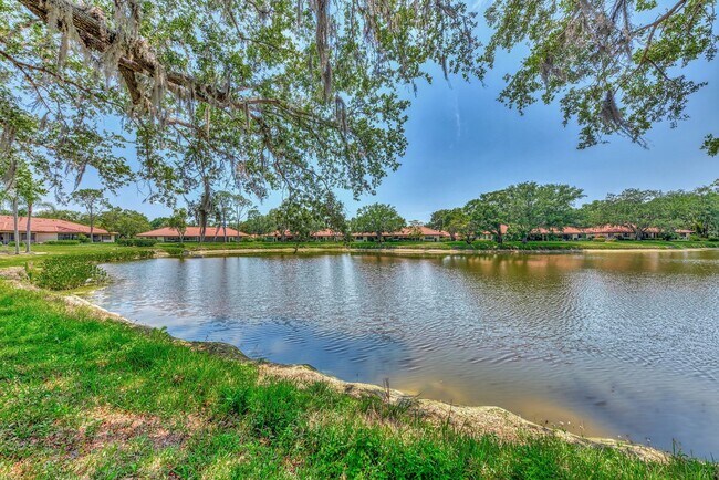 Building Photo - BEAUTIFUL 2 BEDROOM 2 BATHROOM + A DEN VILLA WITH GORGEOUS LAKE VIEWS!