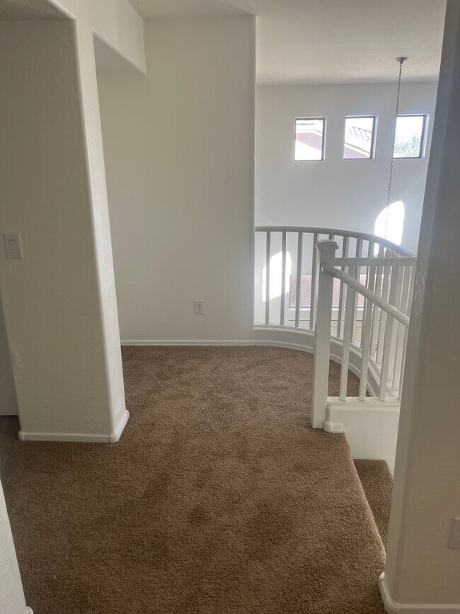 Building Photo - Welcome to this beautifully maintained home in one of Gilbert’s most sought-after communities.