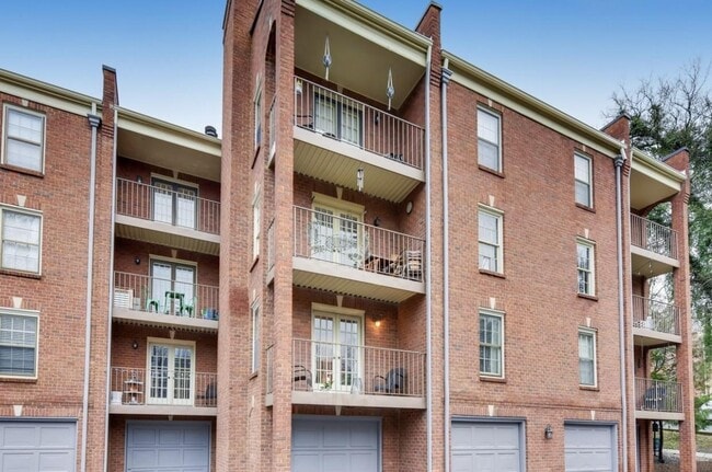 Building Photo - 3188 Hillsboro Pike