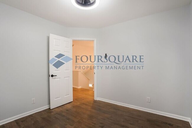 Building Photo - Spacious 3-Bed, 2.5-Bath Single Family Home with Modern Finishes & Back Deck