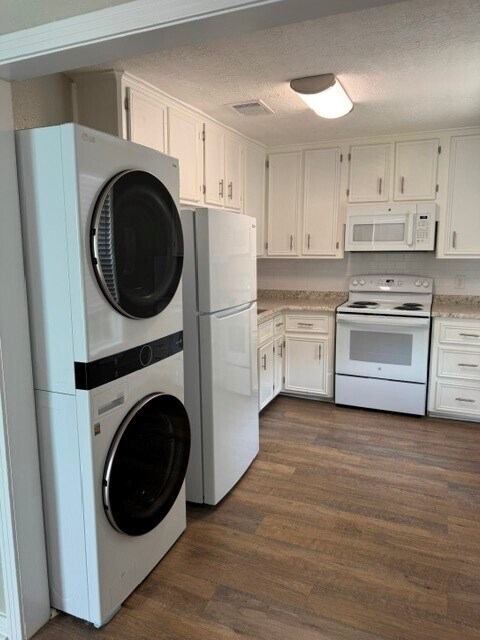 Building Photo - 4905 Bernardo De Galvez Ave