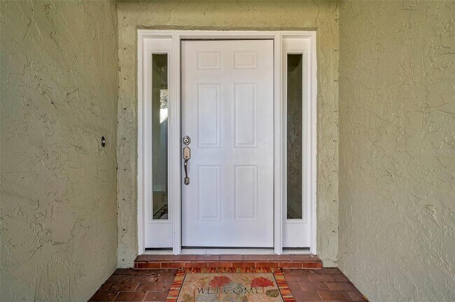 Building Photo - 8789 Maplewood Rd