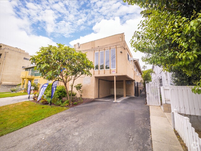 Building Photo - 15114 Dickens St.