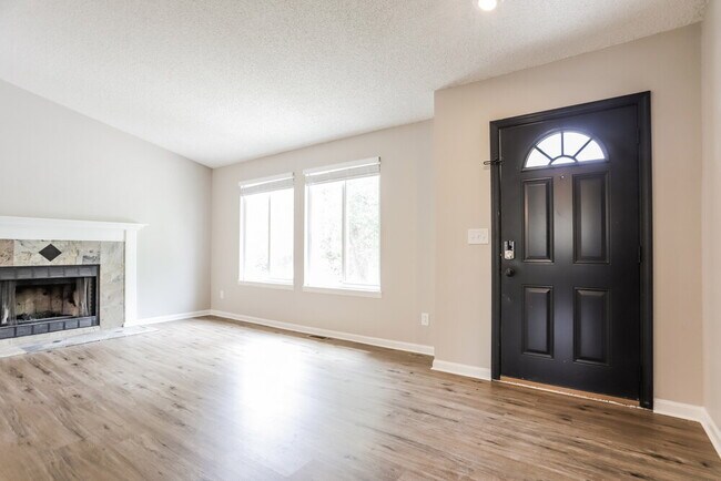 Building Photo - 15747 E Center Pl