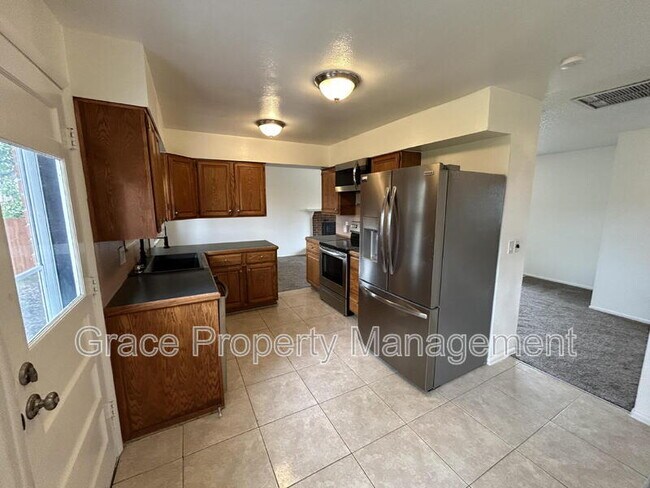 Building Photo - 9954 W Maryland Dr