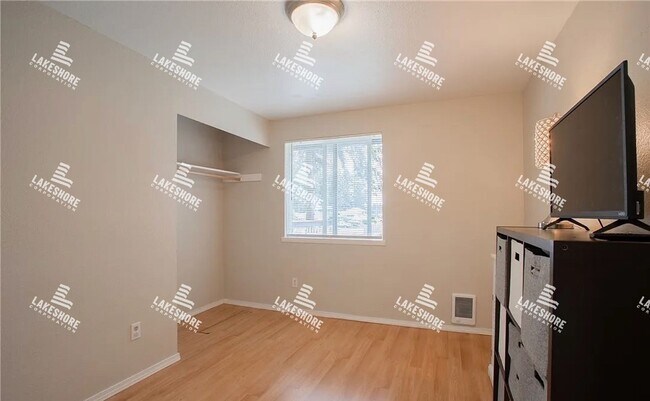 Building Photo - 3 Bed 2 Bath Graham Home w/ Beautiful Kitchen Remodel!