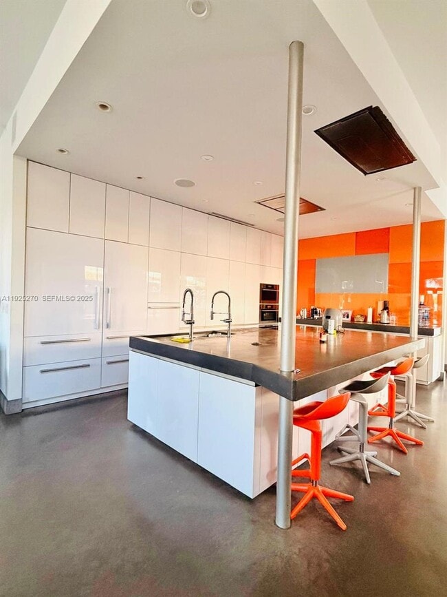 Building Photo - 21025 NE 38th Ave