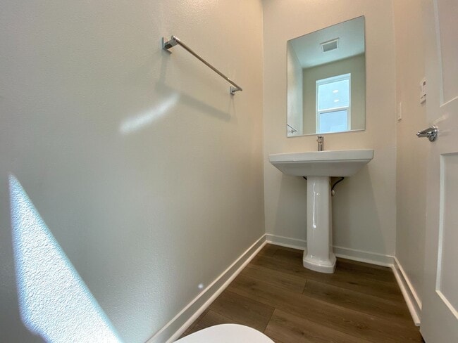 Building Photo - 2 BEDROOM HOME FOR LEASE IN IRVINE