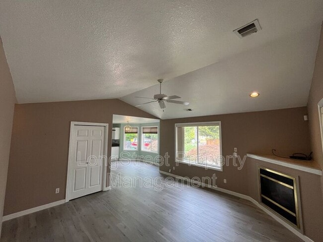 Building Photo - 523 SE 59th Ct