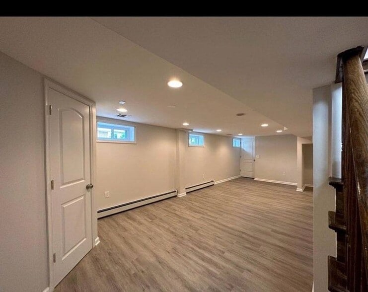 Building Photo - 32 Hazel St