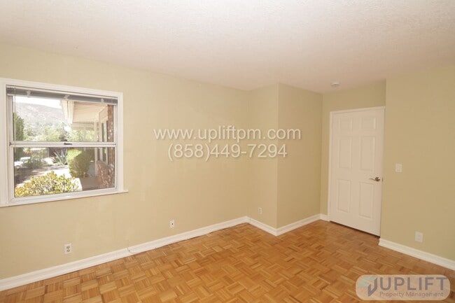 Building Photo - 3 Bedroom 2 Bathroom in Country Estates