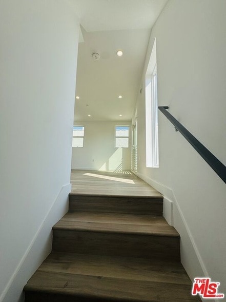 Building Photo - 231 W 85th St