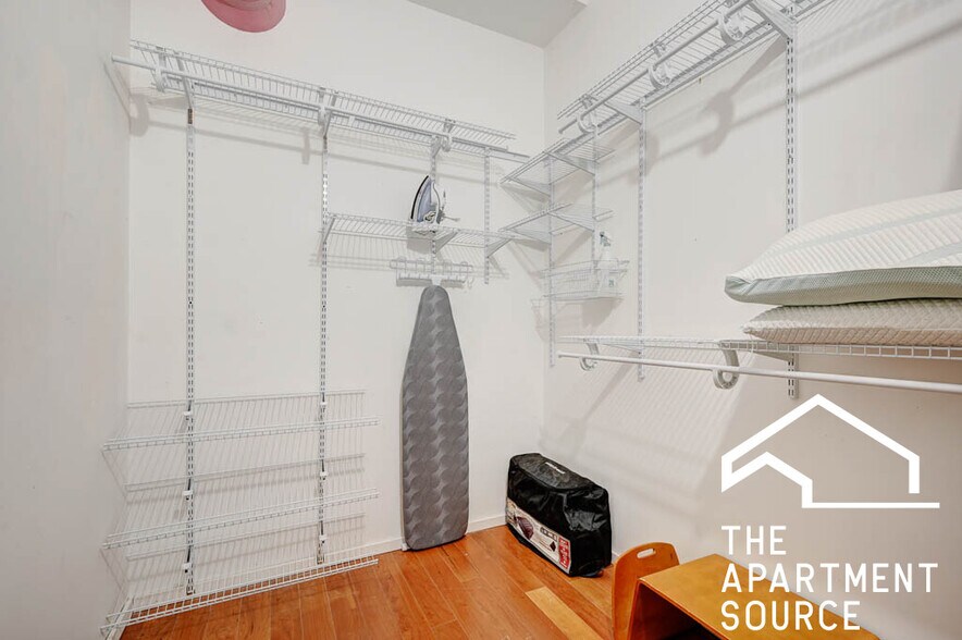 Building Photo - 1760 W Wrightwood Ave