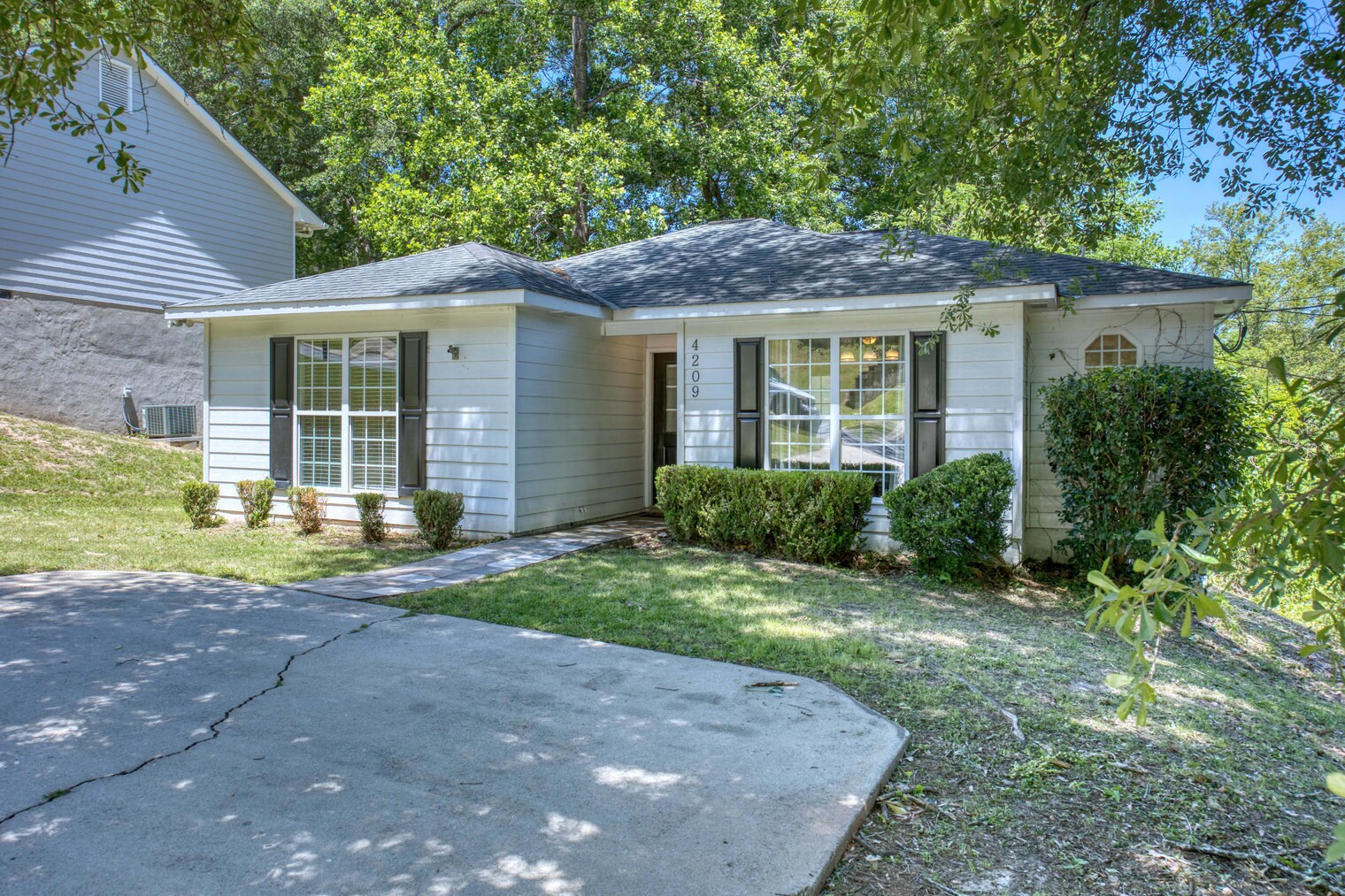 Building Photo - 4209 King Arthur Pl