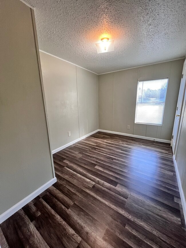 Building Photo - 31927 Seminole Rd