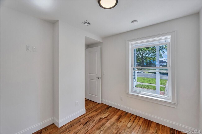 Building Photo - 177 Waverly Ave