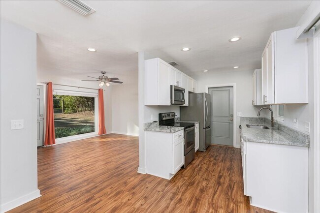 Building Photo - 3 Bed / 2 Bath in Levy Park