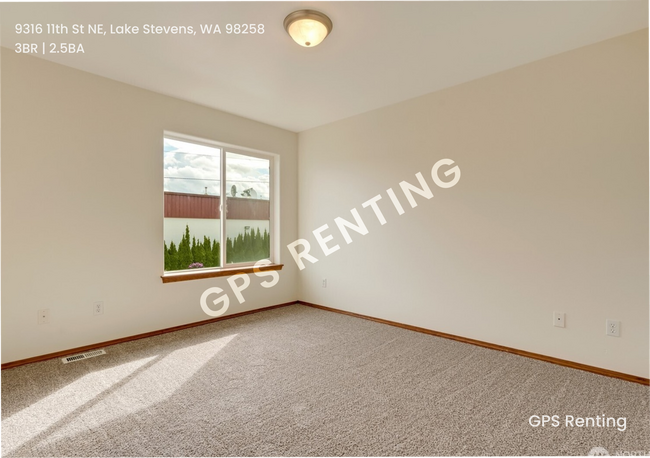 Building Photo - Stylish 3-Bedroom Home in Prime Lake Steve...