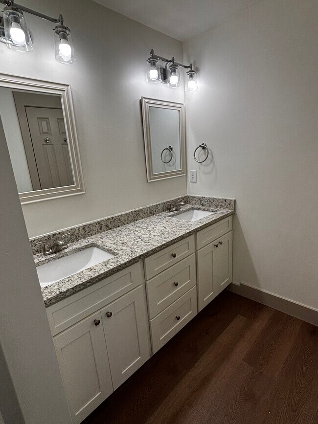 Master Bathroom - 2335 Ford Rd