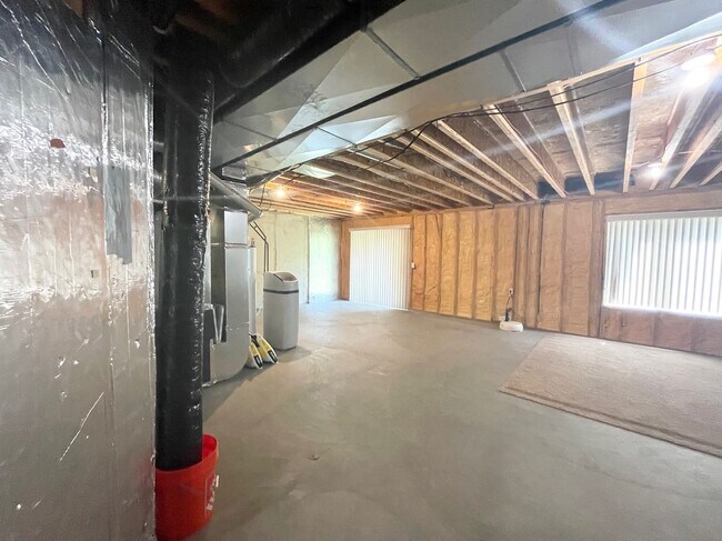 Building Photo - 18559 Tyler St NW