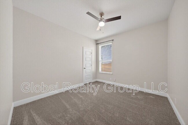 Building Photo - 402 Singing Brk