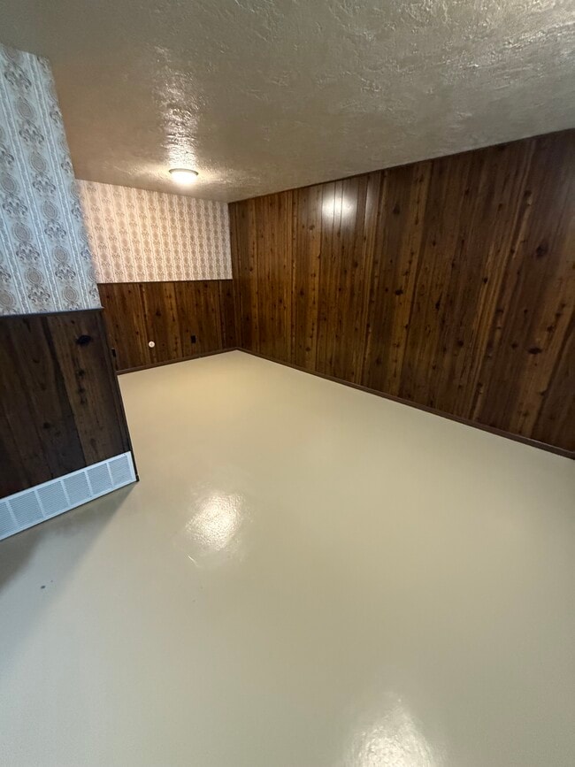 Building Photo - 431 E 2050 N