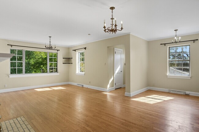Building Photo - 139 Druid Dr