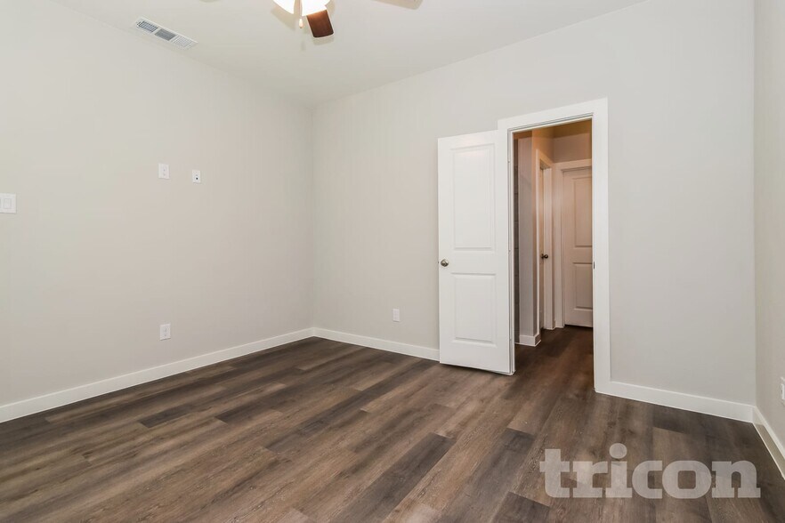Building Photo - 2541 Finch Holw Dr