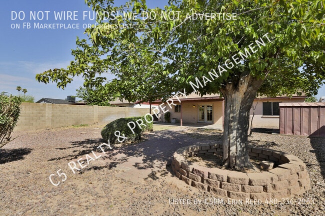 Building Photo - 217 E Fordham Dr