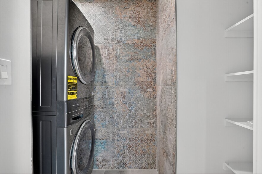 Building Photo - 2825 Cherry St